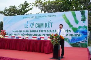 Ban quản lý Vườn quốc gia Côn Đảo ký cam kết chung tay giảm nhựa và ra mắt mô hình checkin “Du lịch giảm nhựa” tại Côn Đảo.  