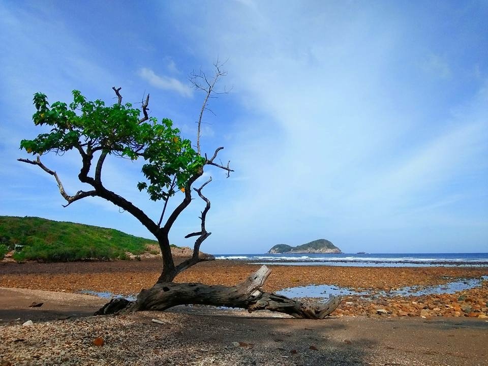 HIKING DAT THAM BEACH