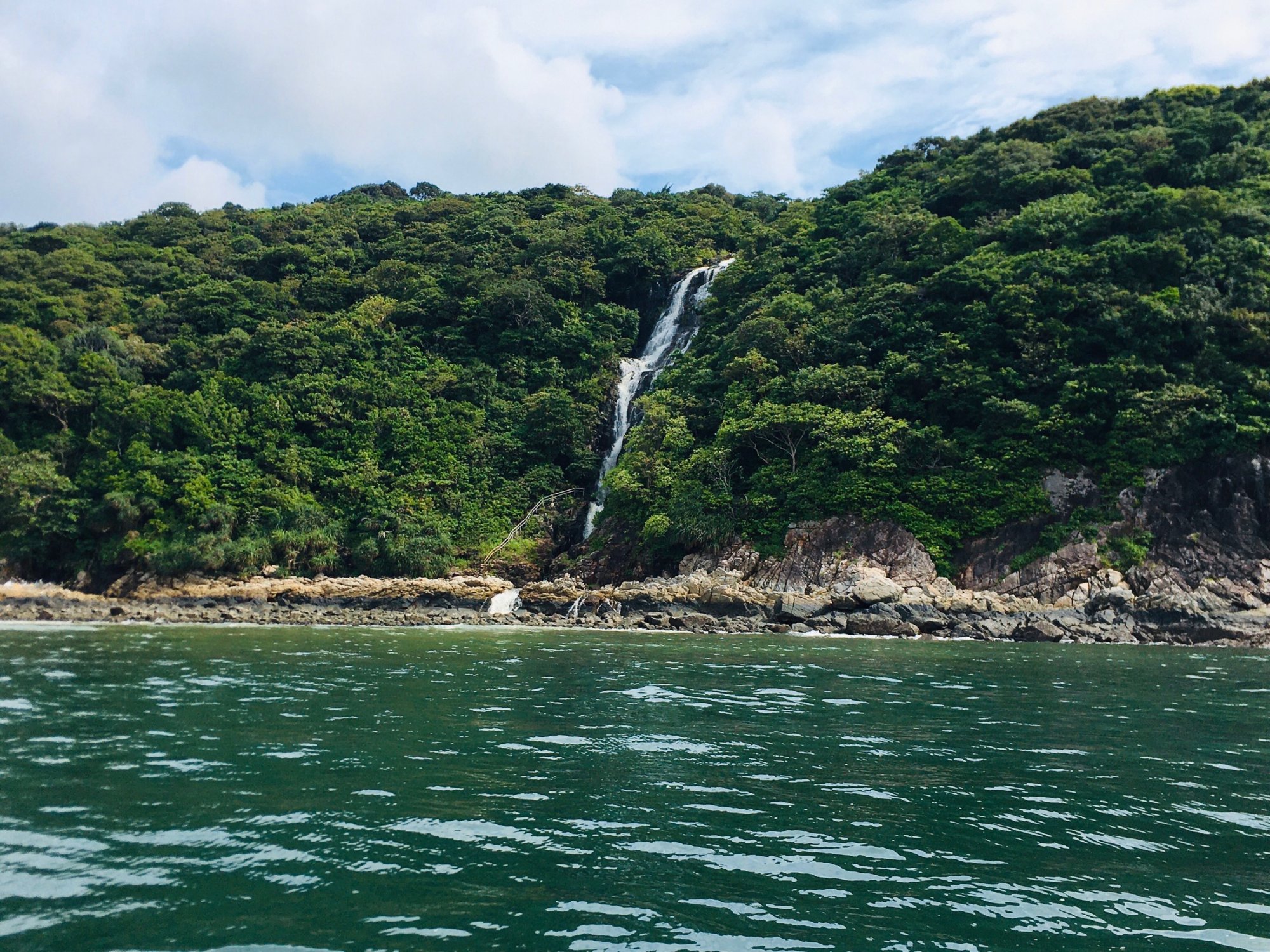 BANG BEACH - WATERFALL